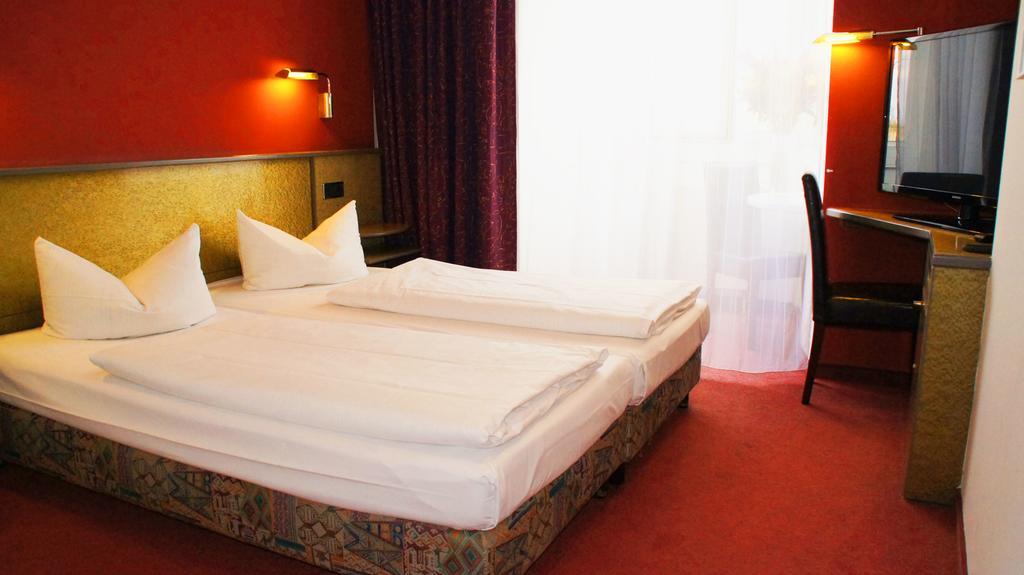 Hotel Am Buschkrugpark Berlin Exterior photo